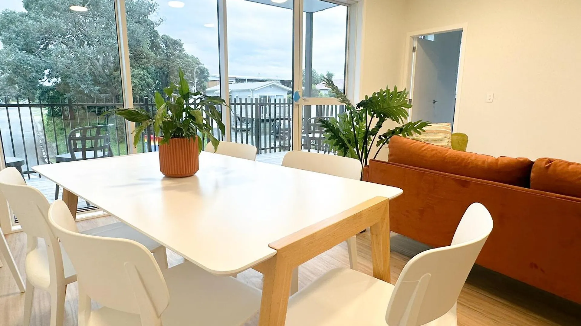 Modern 3Bdr 2Bath Apartment Beach Golf Shops Relax Paraparaumu