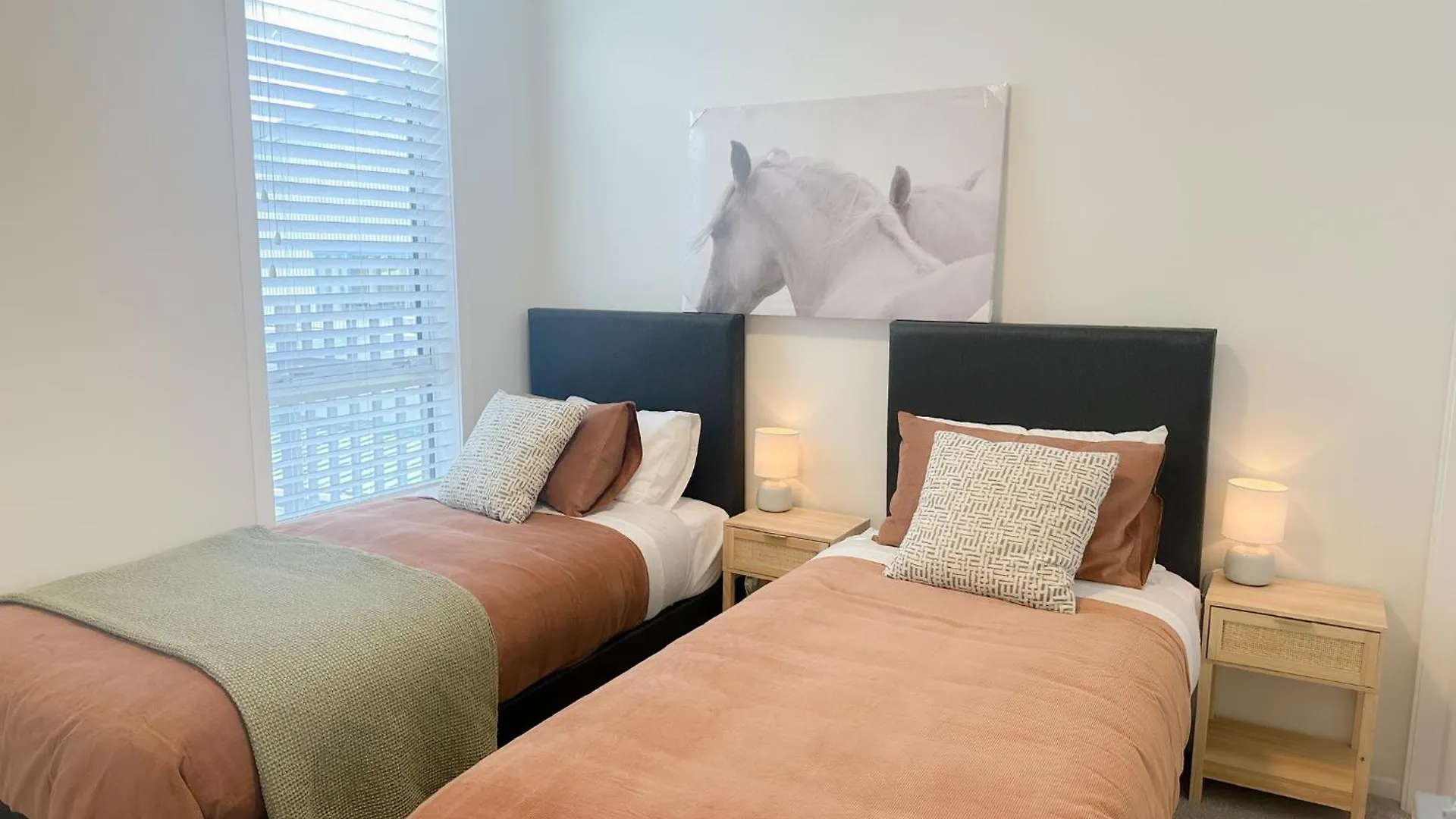 Modern 3Bdr 2Bath Apartment Beach Golf Shops Relax Paraparaumu New Zealand