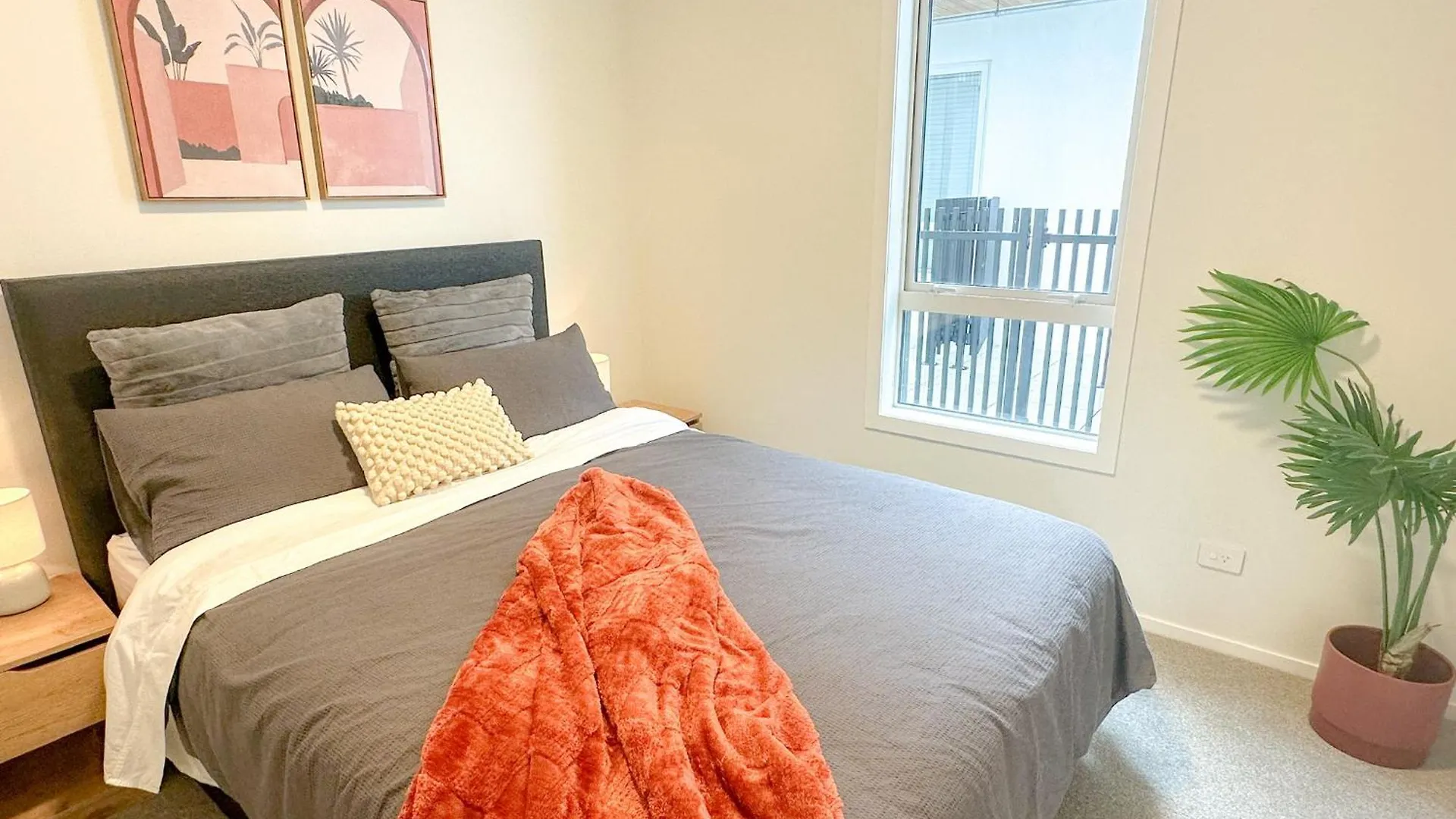 Modern 3Bdr 2Bath Apartment Beach Golf Shops Relax Paraparaumu 0*,  New Zealand
